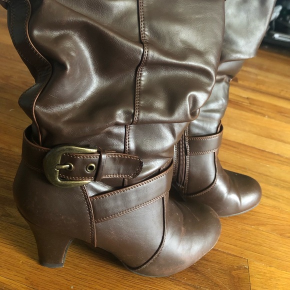 Boots for sale size 7.5 - Picture 2 of 3